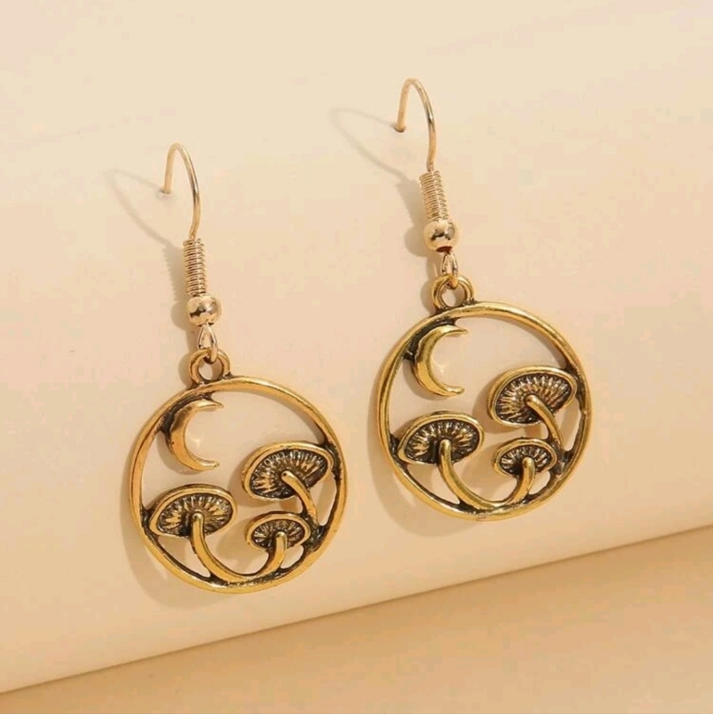 💥LAST PAIR💥Shroom and Moon Retro Dangle Earrings, antiqued bronzed gold - Picture 1 of 3